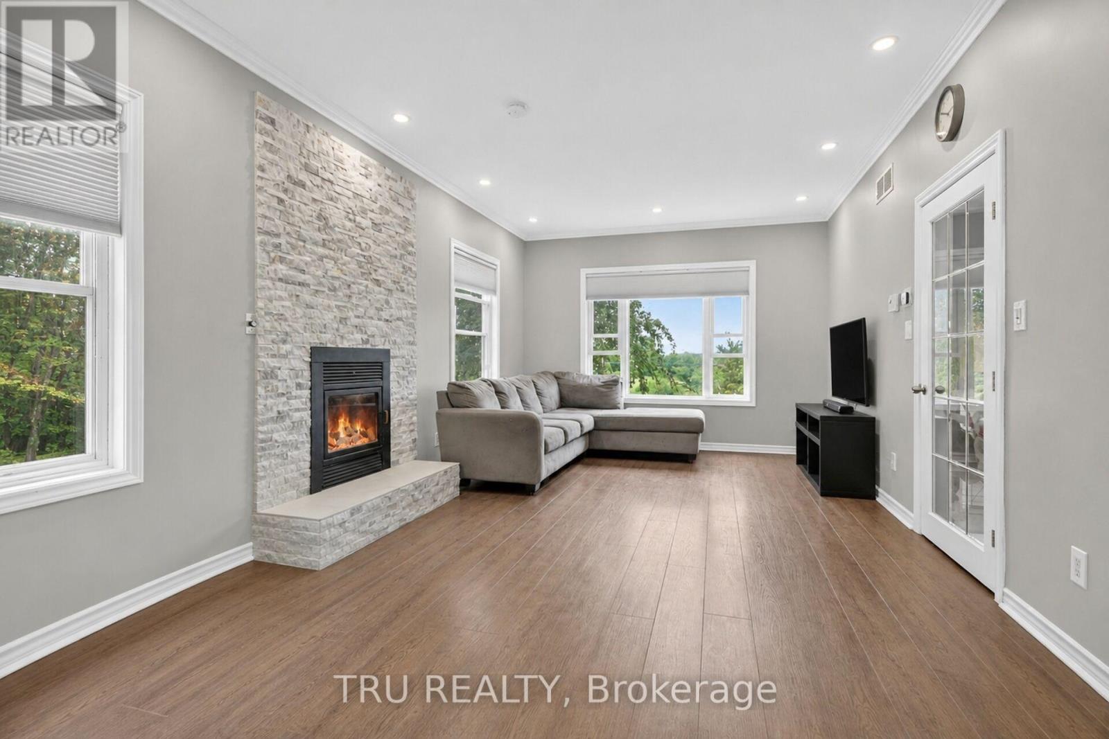 4 Bed, 2 Bath House for Rent in Ottawa – 2376 KINBURN SIDE ROAD, Ottawa – MLS# X13533196 - Image 8