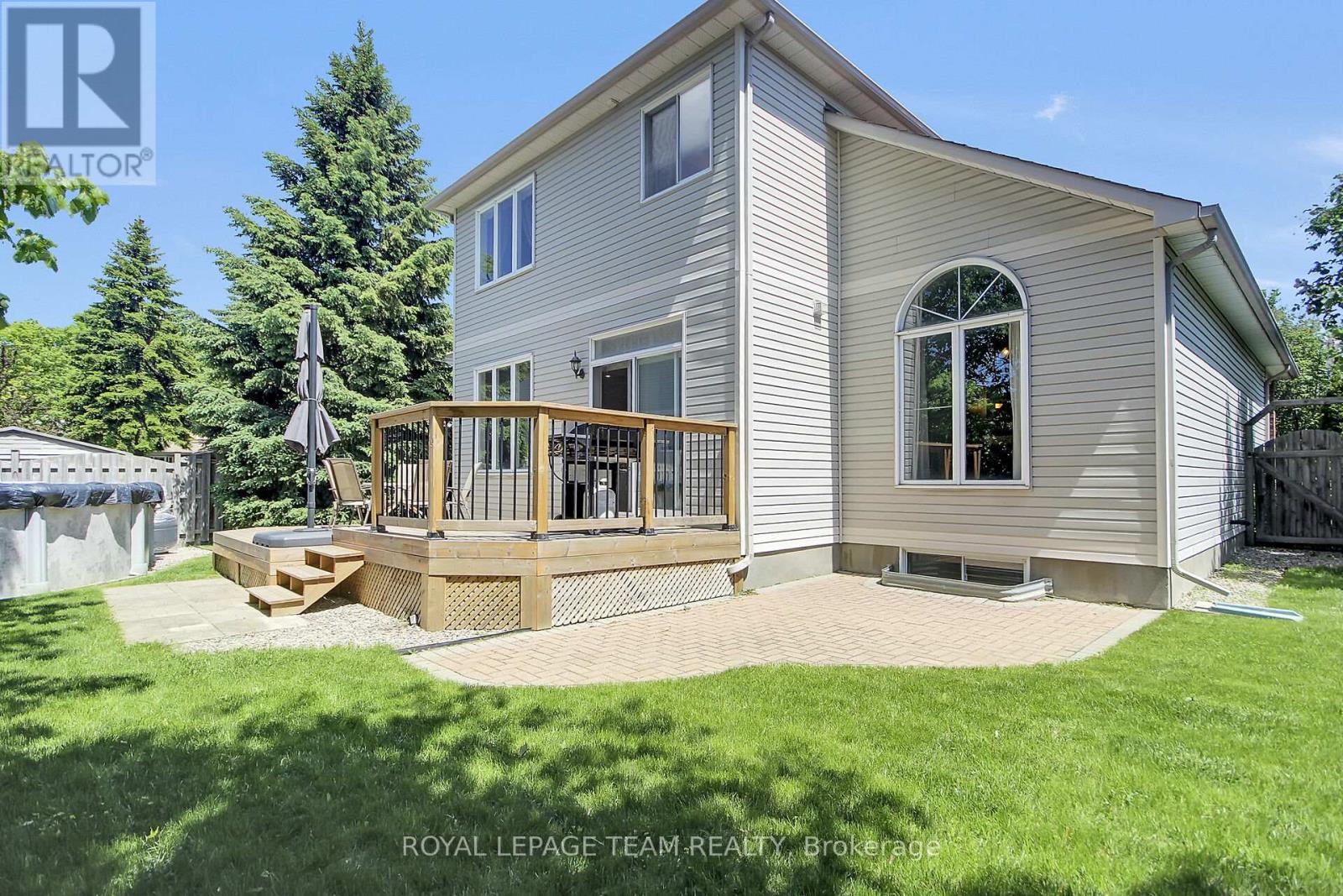 4 MAPLE STAND WAY - 41