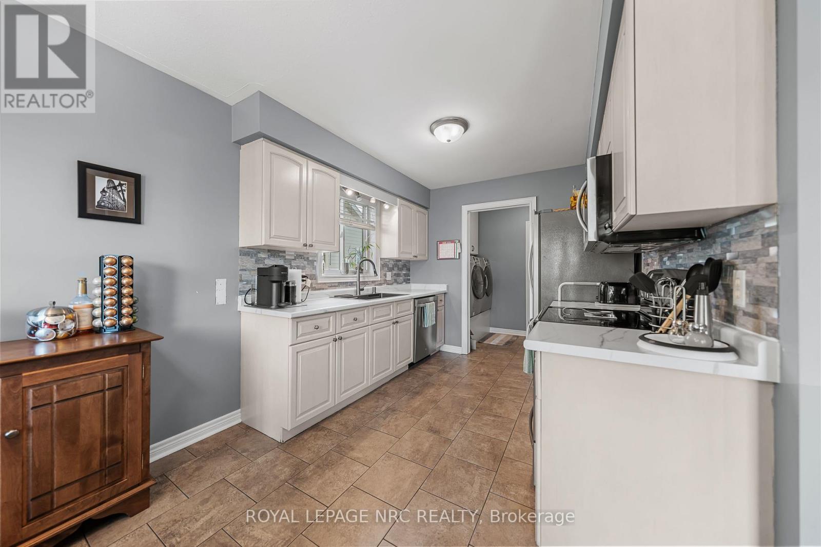 1052 VANSICKLE ROAD N - 15