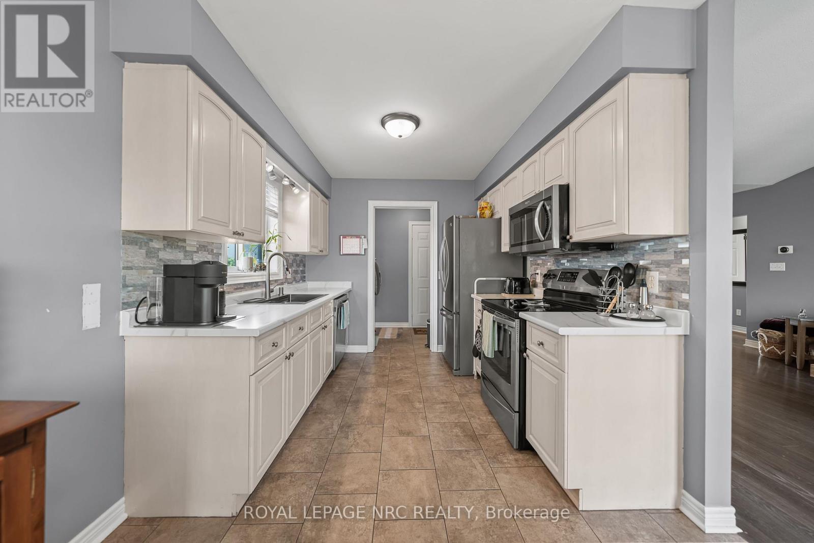 1052 VANSICKLE ROAD N - 16