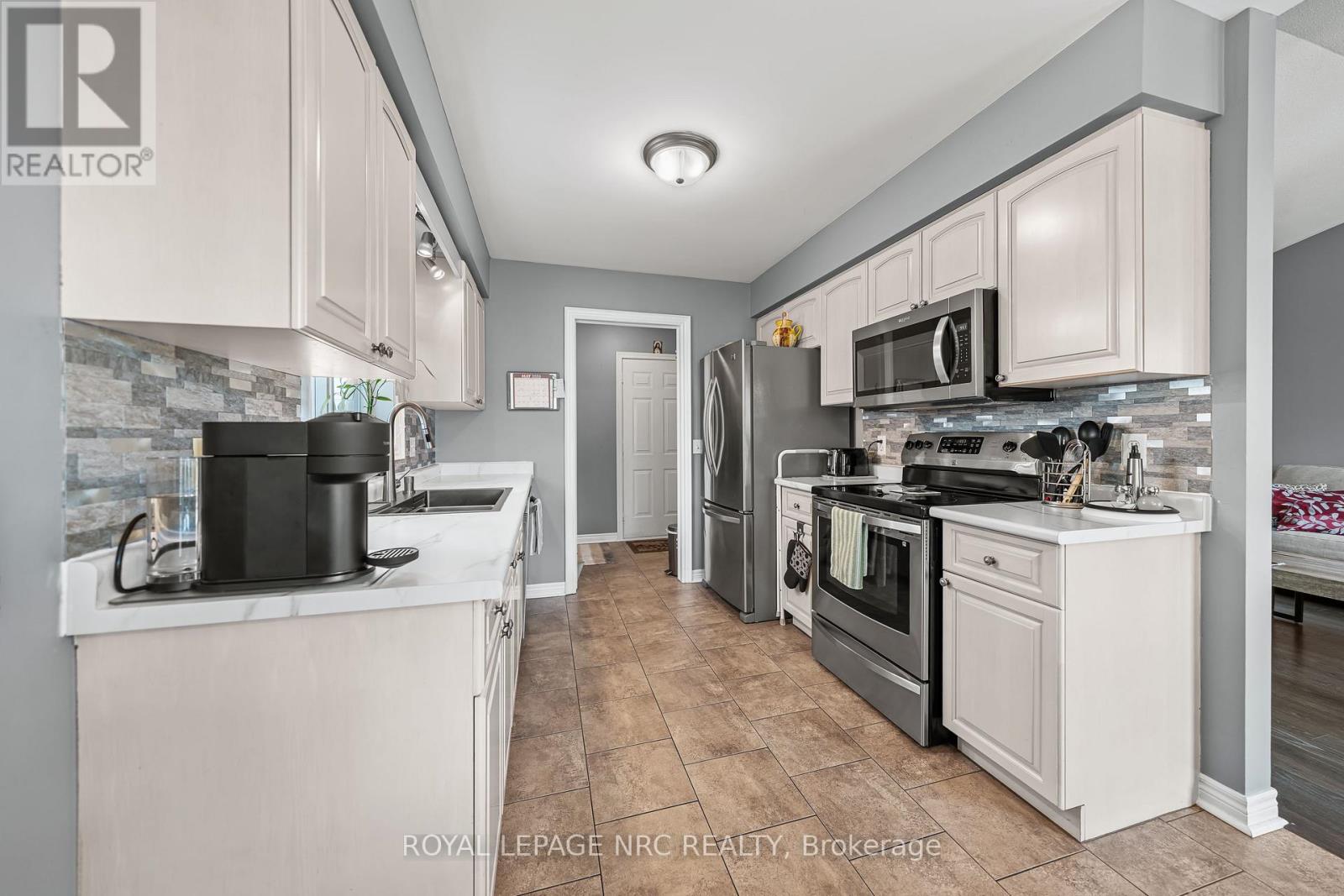 1052 VANSICKLE ROAD N - 17