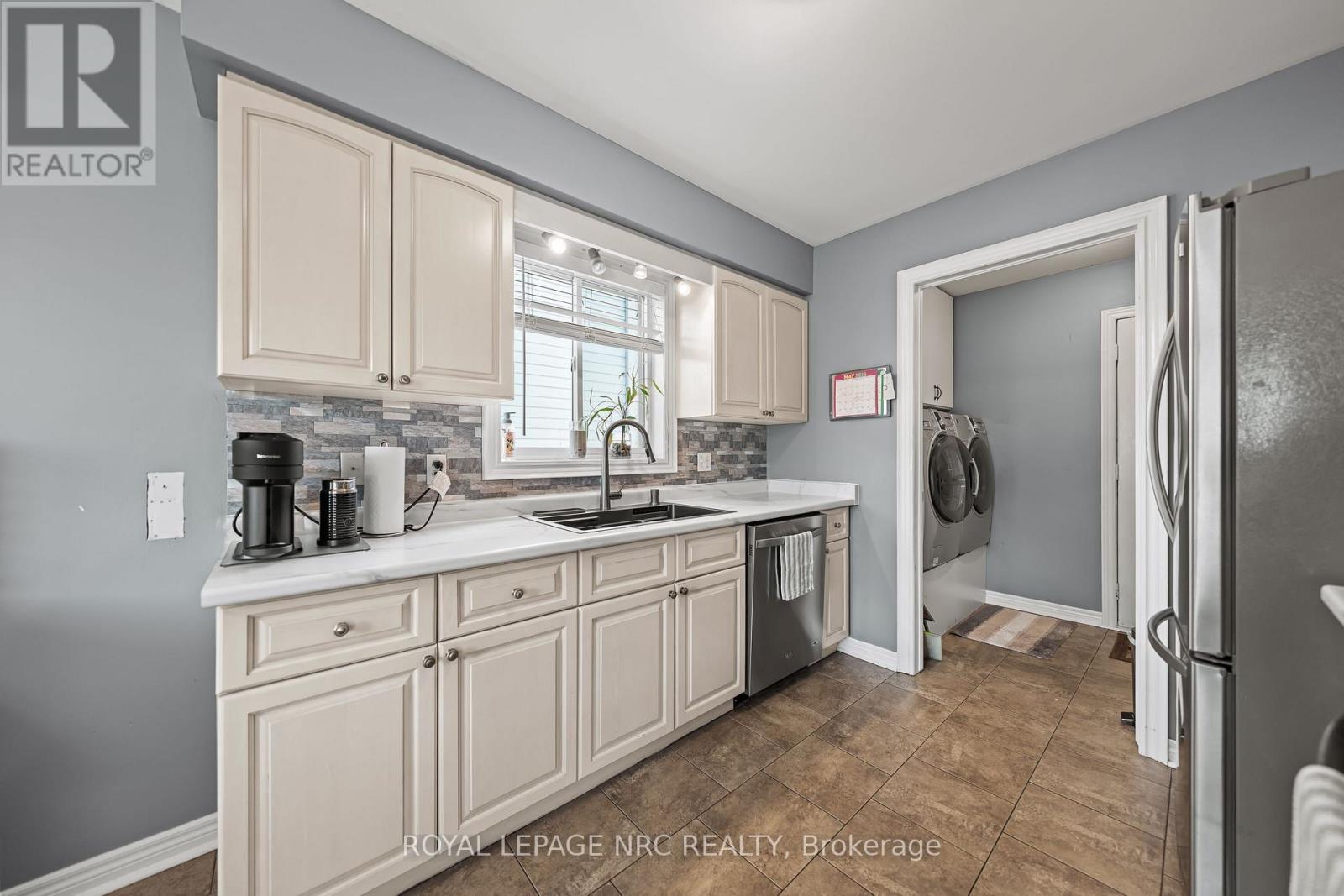 1052 VANSICKLE ROAD N - 18