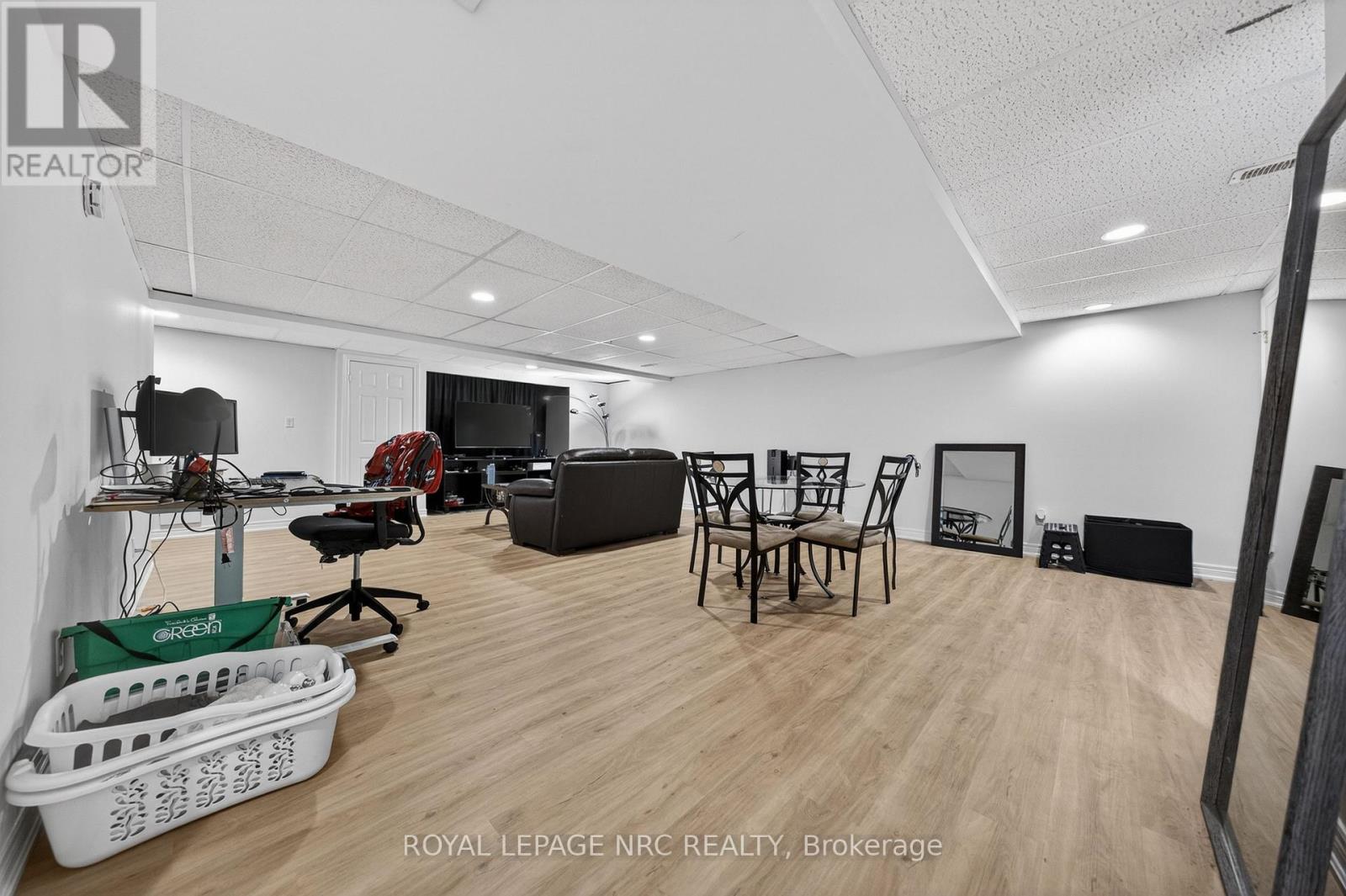 1052 VANSICKLE ROAD N - 28