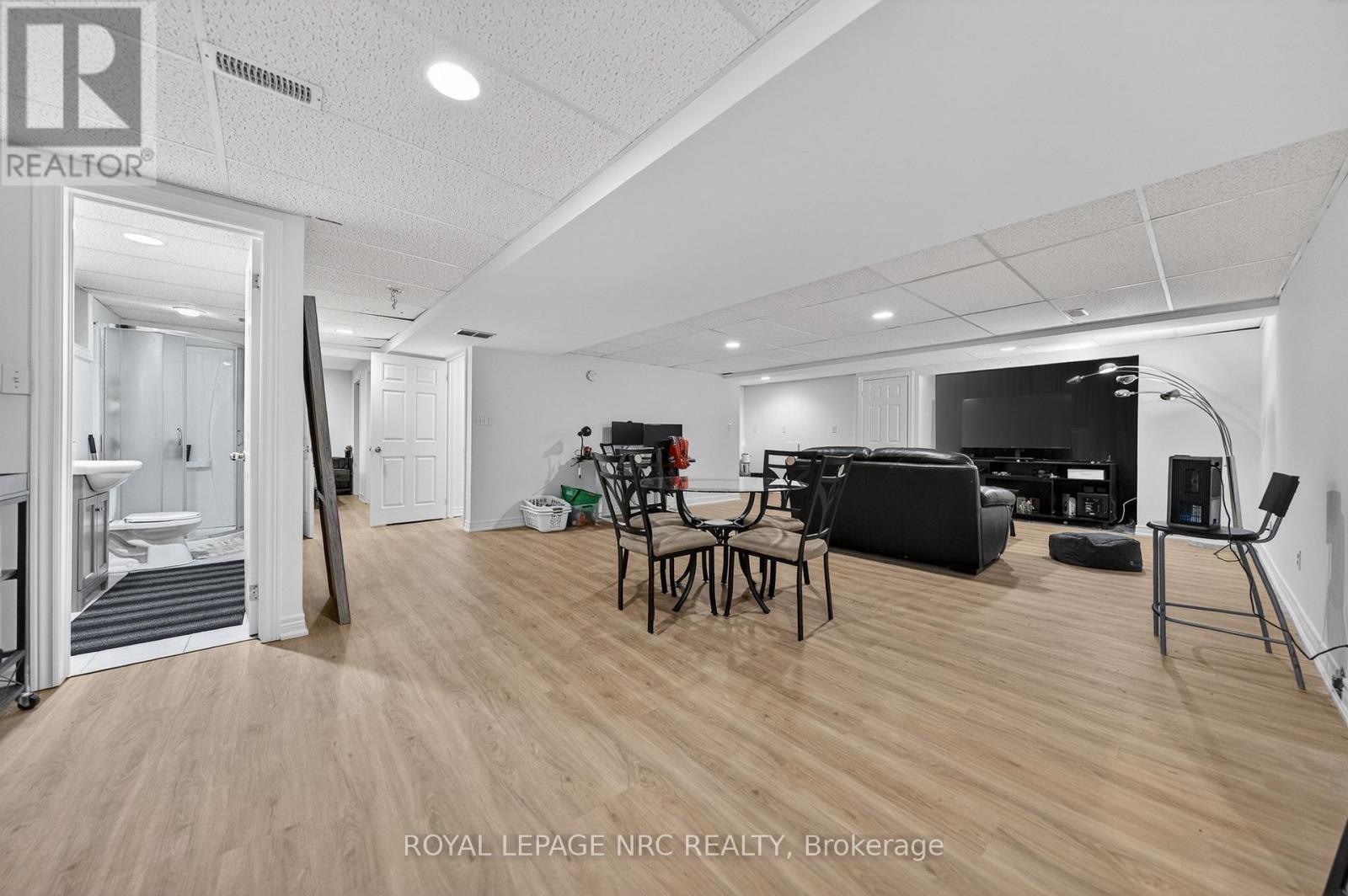 1052 VANSICKLE ROAD N - 29