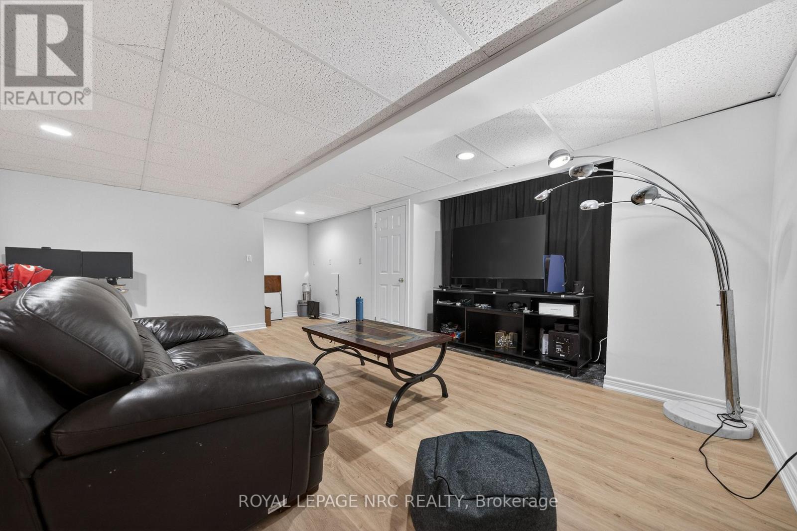 1052 VANSICKLE ROAD N - 30