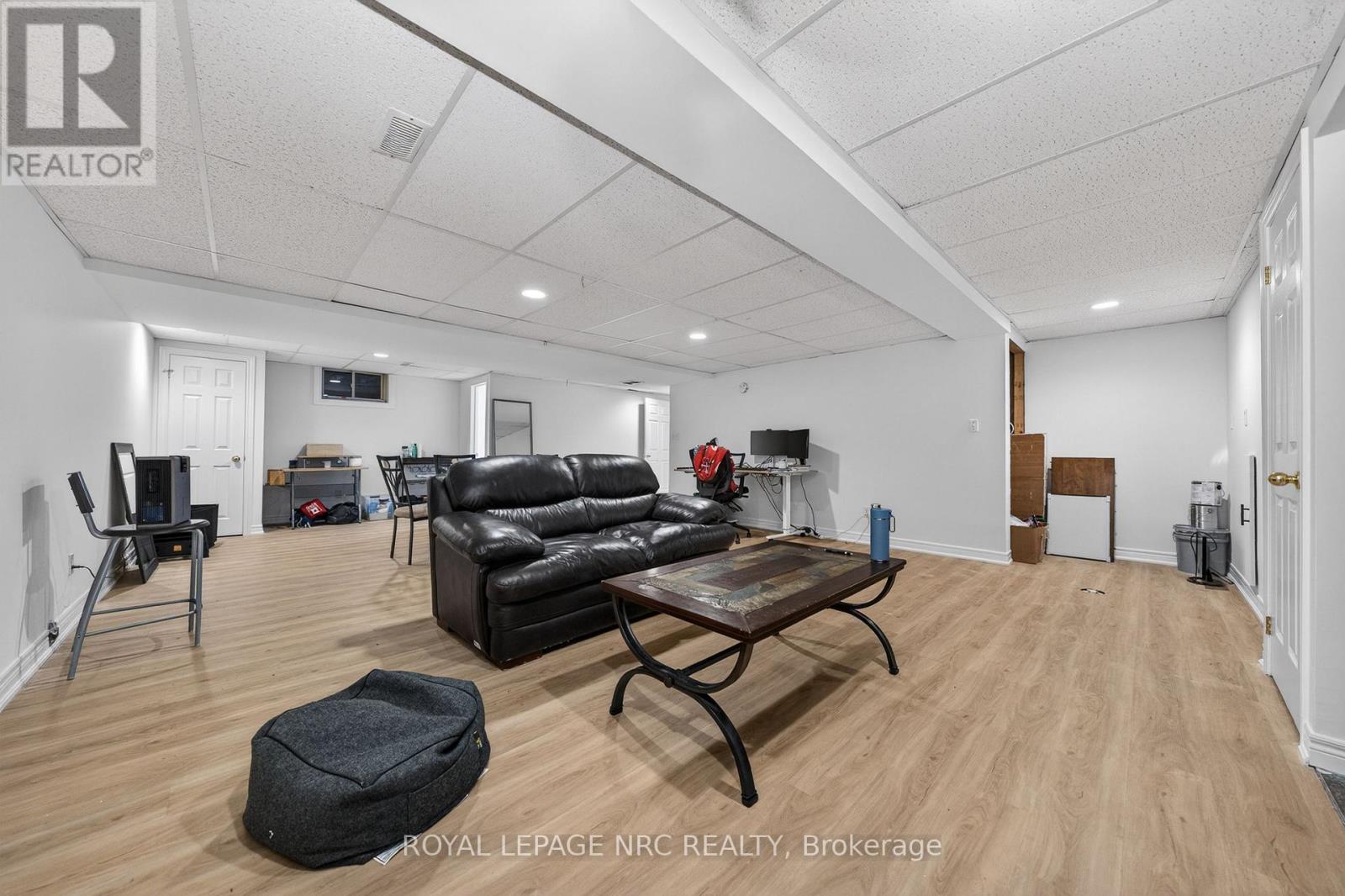 1052 VANSICKLE ROAD N - 31