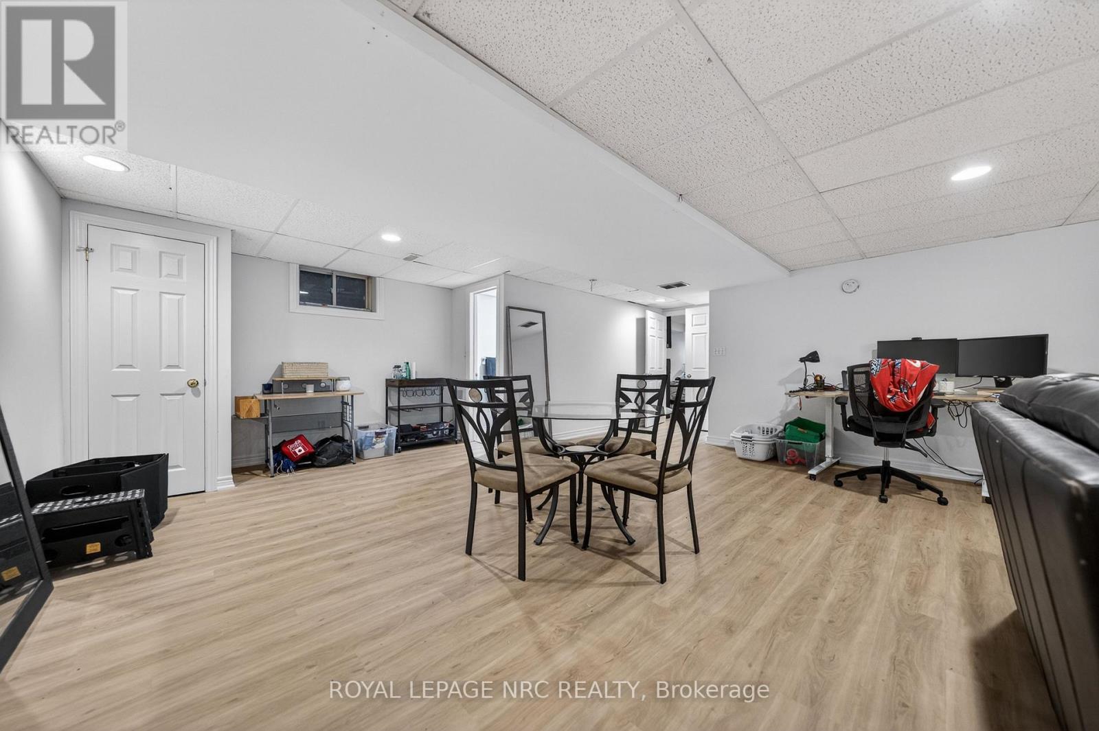 1052 VANSICKLE ROAD N - 32