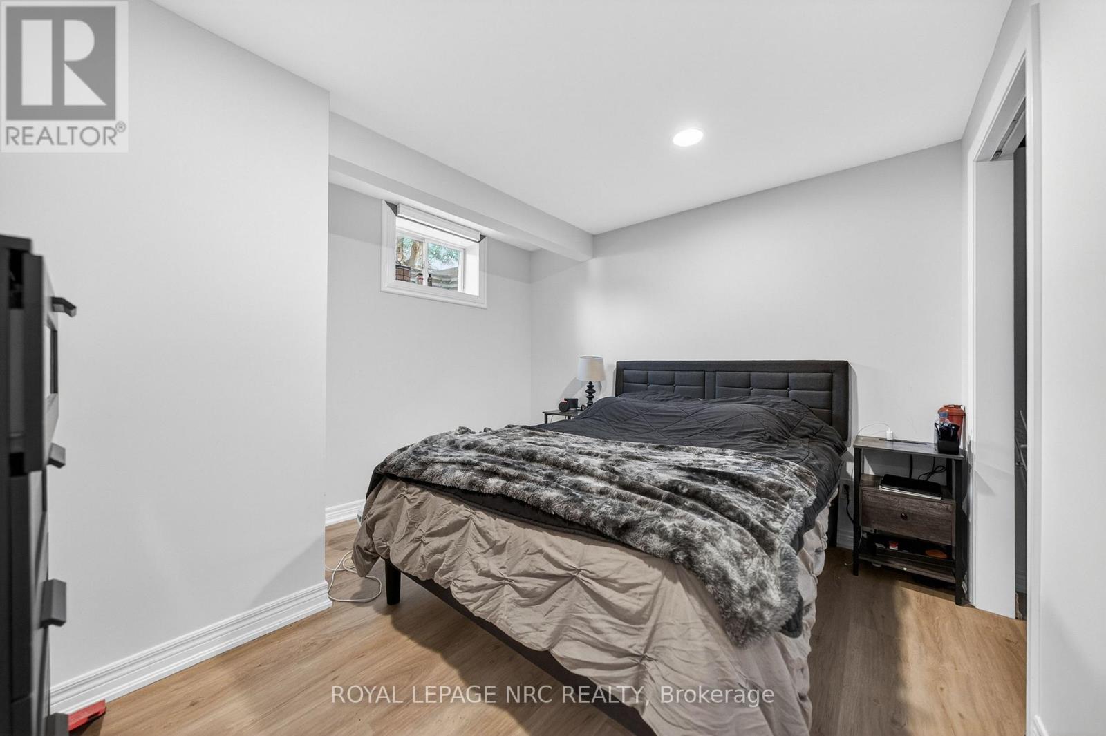 1052 VANSICKLE ROAD N - 33