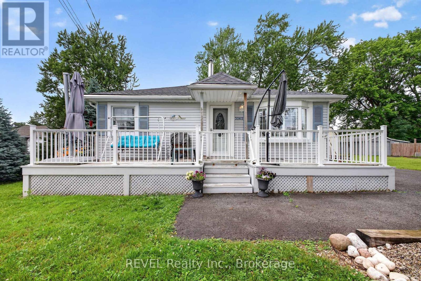 3262 YOUNG AVENUE - 1