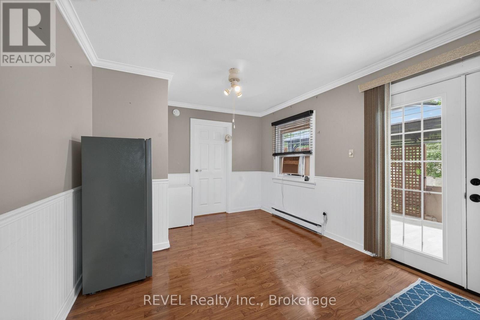 3262 YOUNG AVENUE - 11