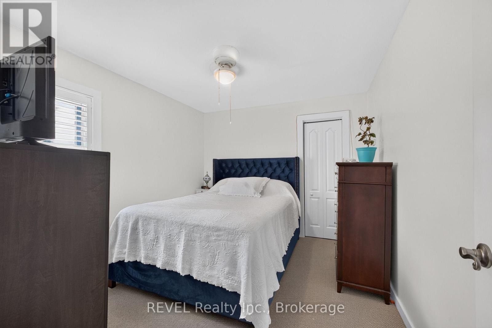 3262 YOUNG AVENUE - 12