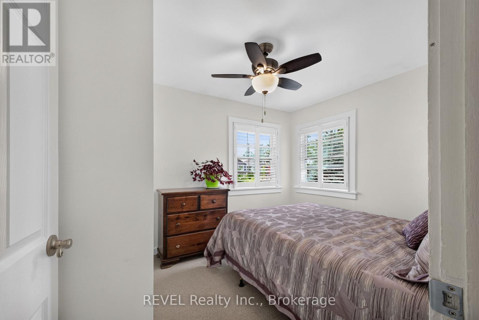 3262 YOUNG AVENUE - 13