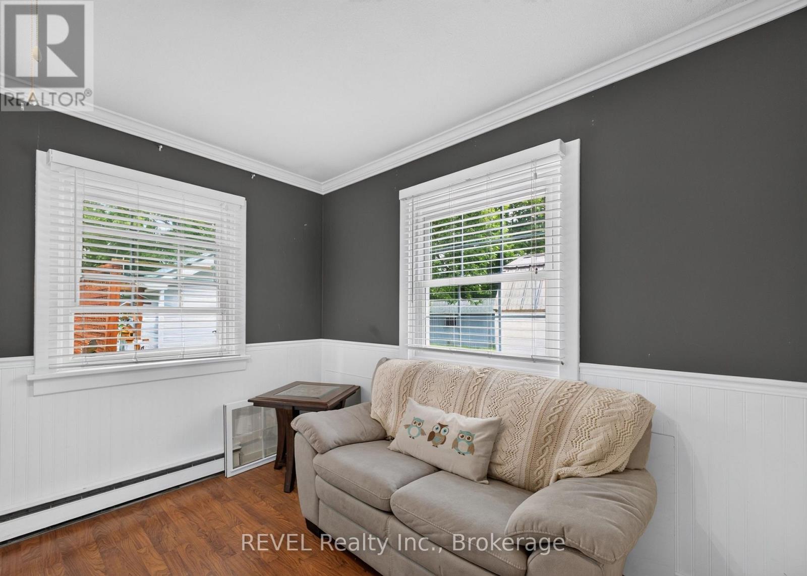 3262 YOUNG AVENUE - 14