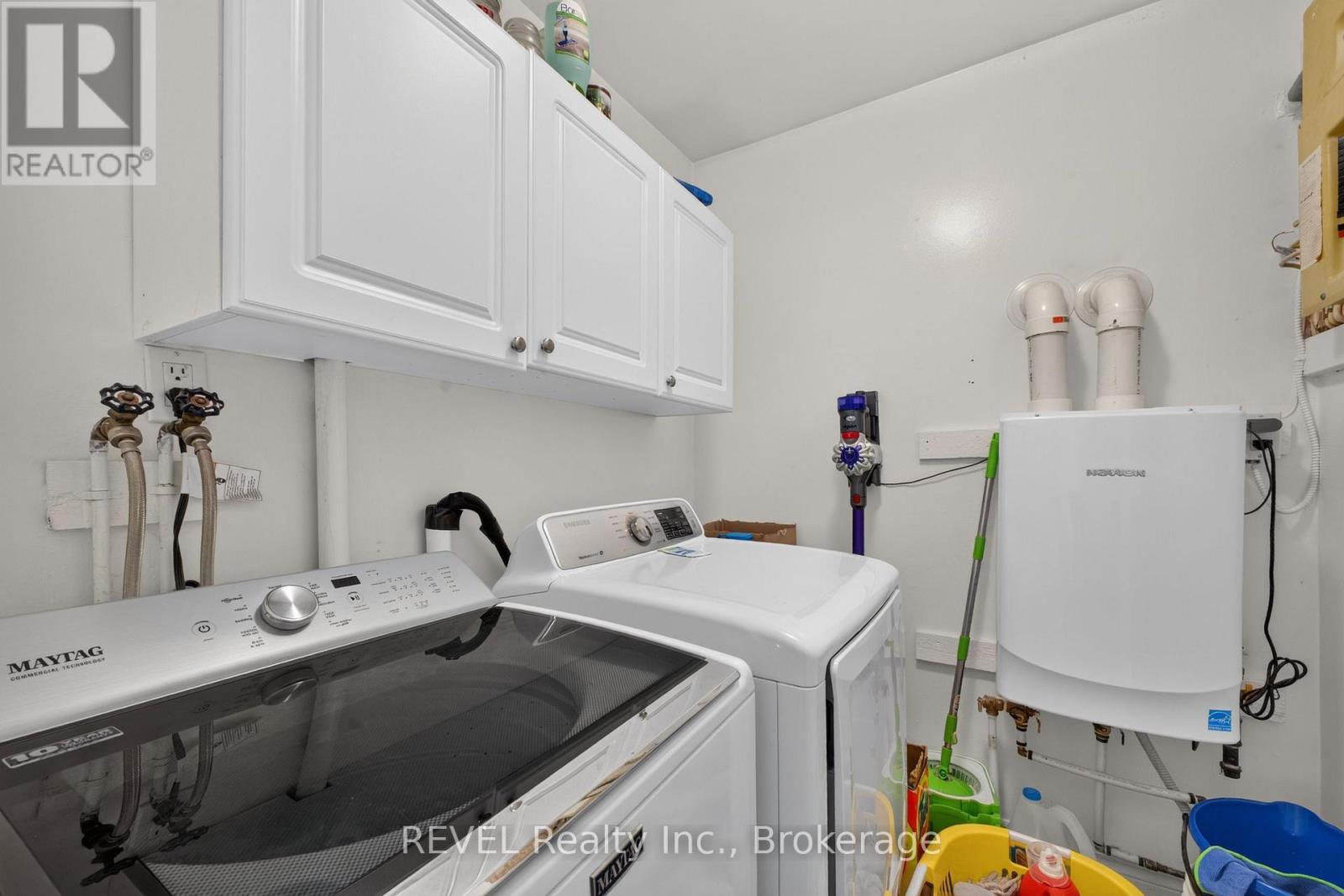 3262 YOUNG AVENUE - 15