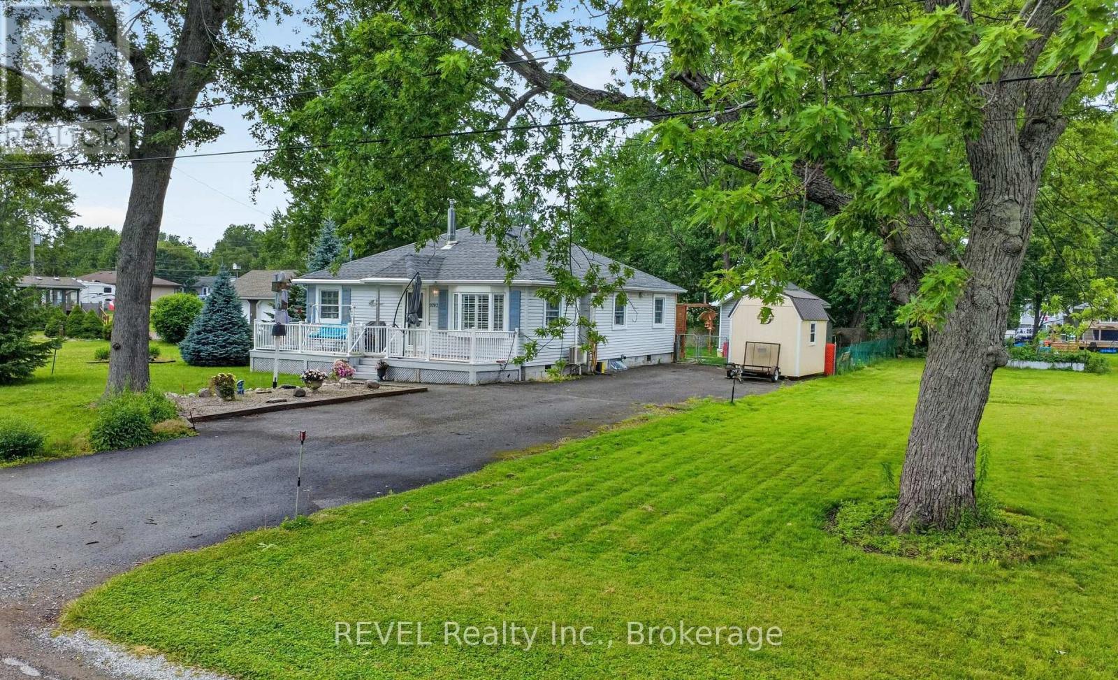 3262 YOUNG AVENUE - 2