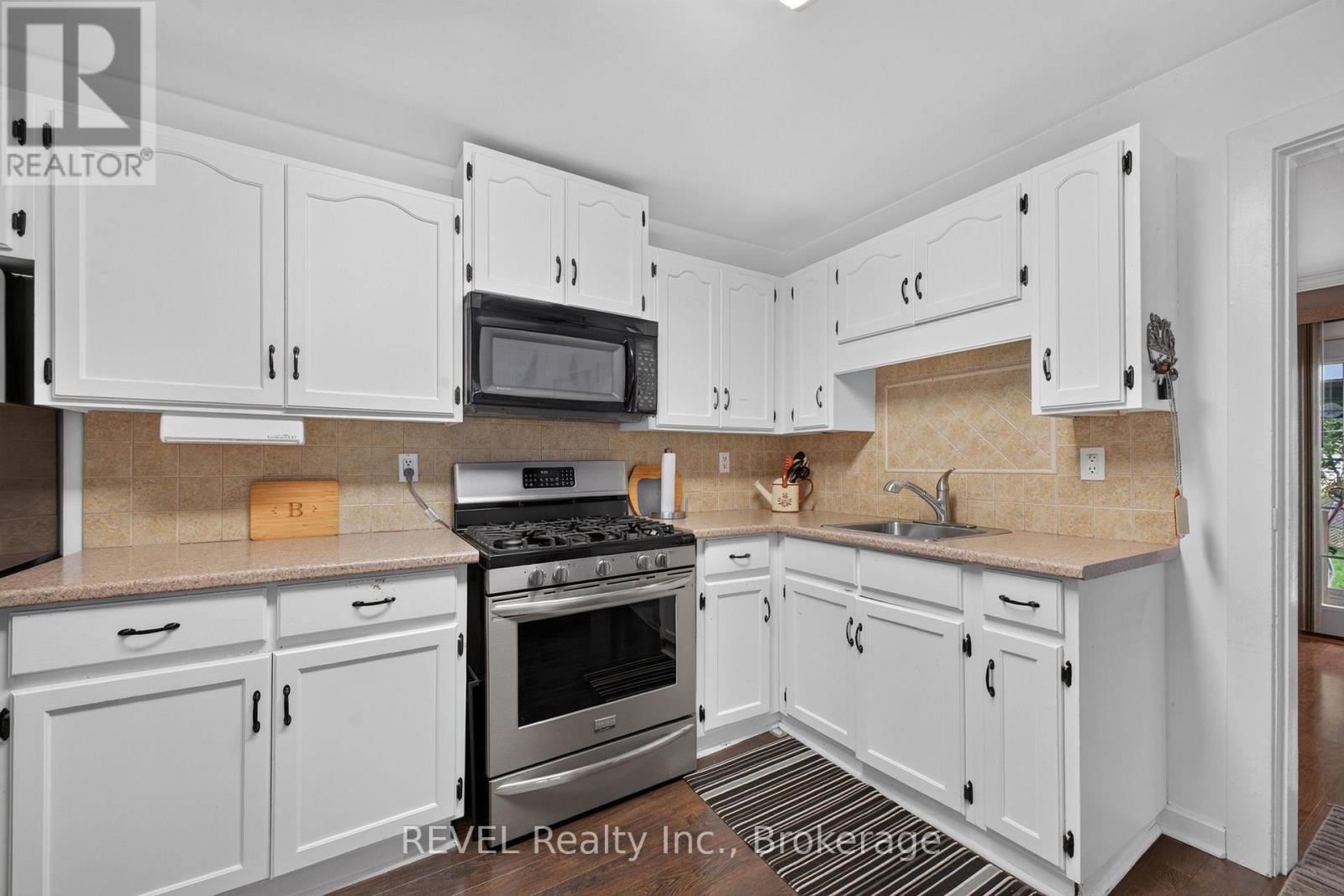 3262 YOUNG AVENUE - 6