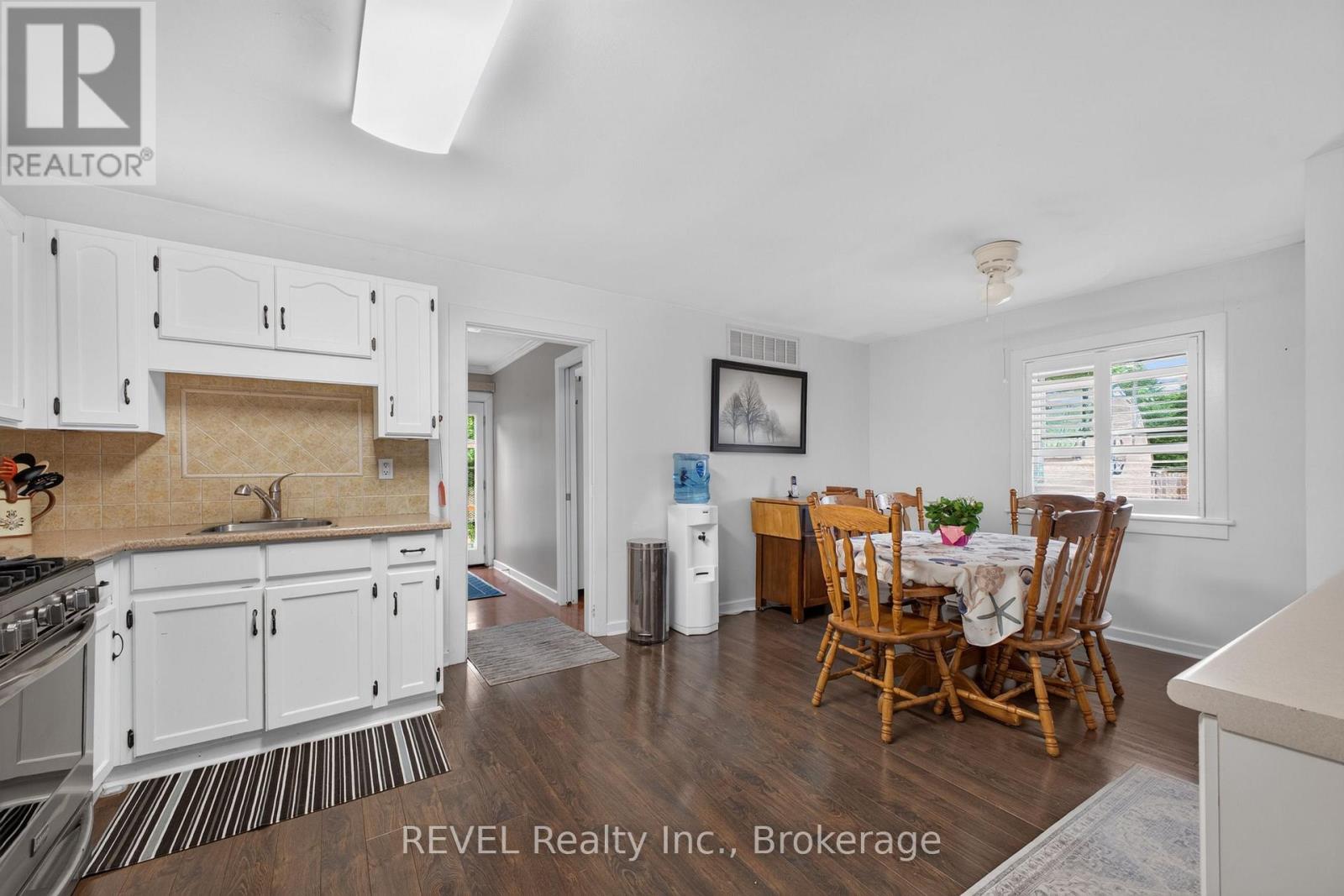 3262 YOUNG AVENUE - 7