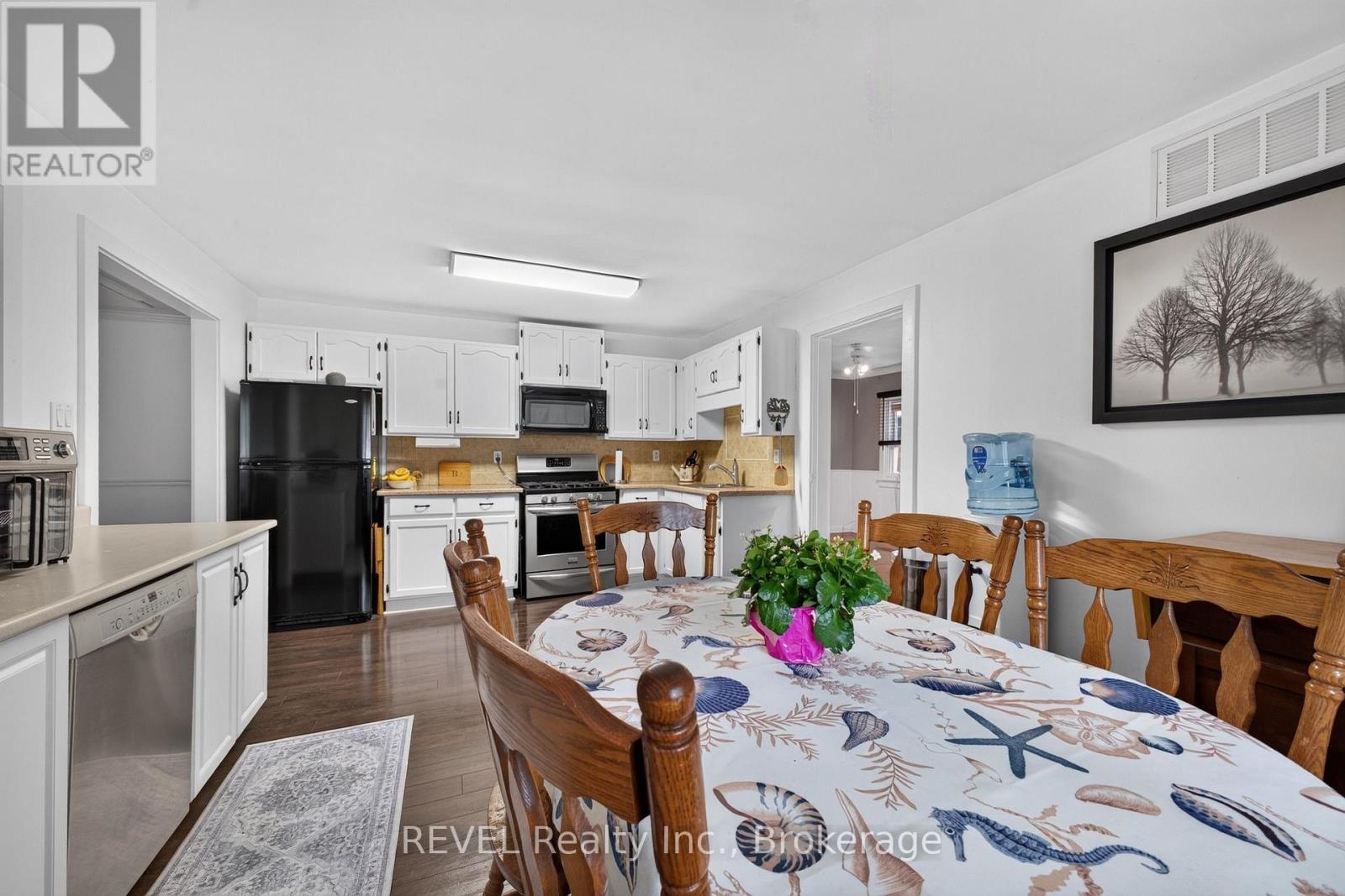 3262 YOUNG AVENUE - 8
