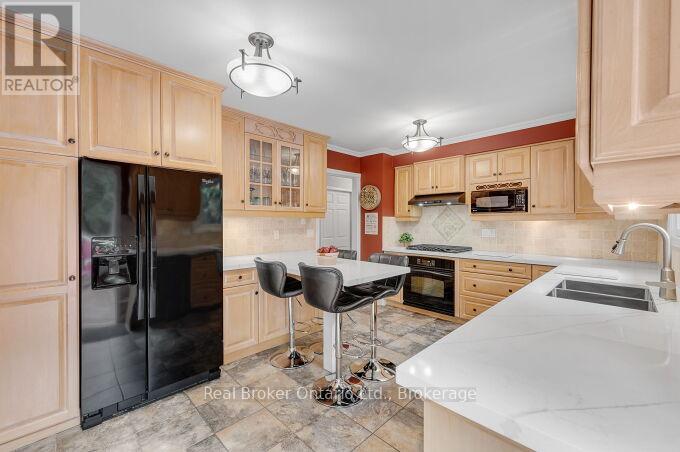 4162 SUTHERLAND CRESCENT - 10