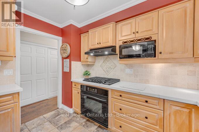4162 SUTHERLAND CRESCENT - 11
