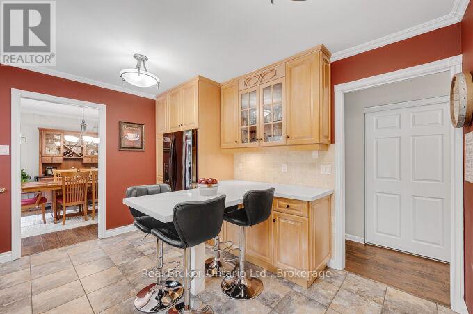 4162 SUTHERLAND CRESCENT - 13