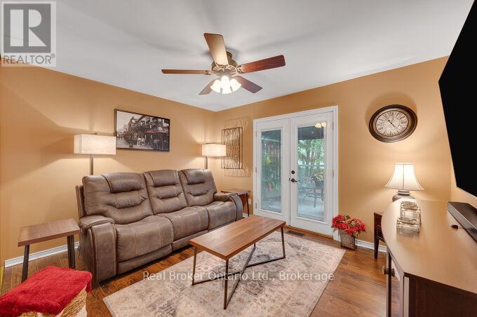4162 SUTHERLAND CRESCENT - 17