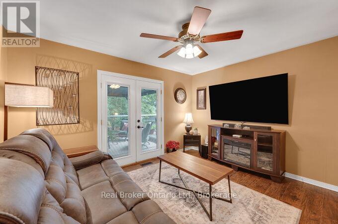 4162 SUTHERLAND CRESCENT - 18