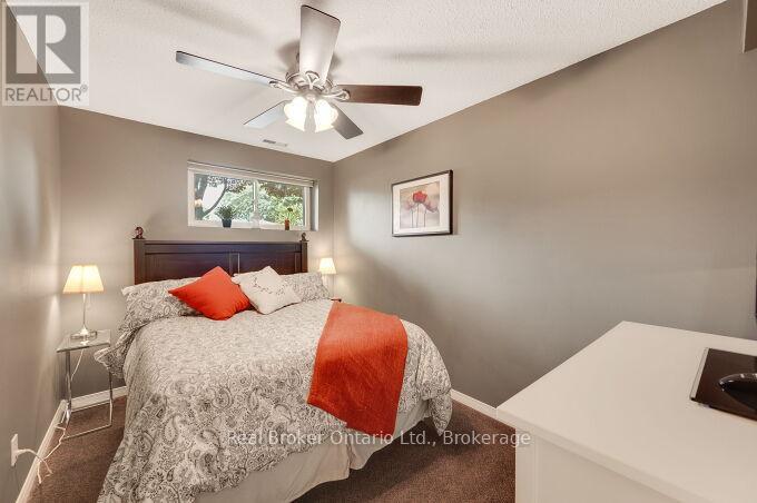 4162 SUTHERLAND CRESCENT - 27