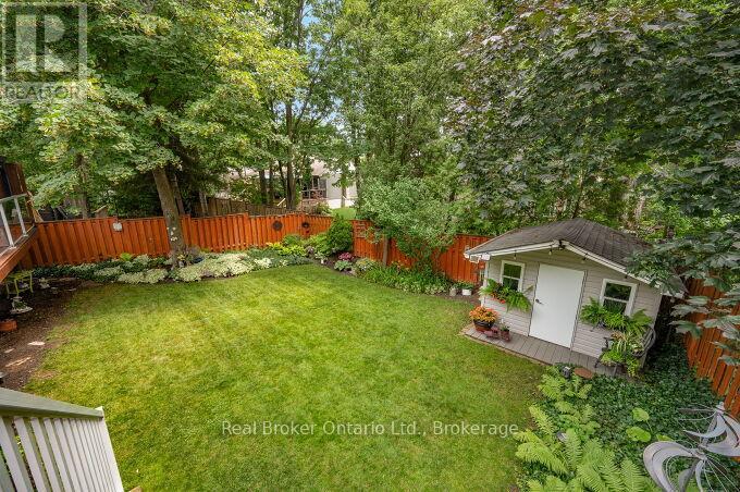 4162 SUTHERLAND CRESCENT - 32