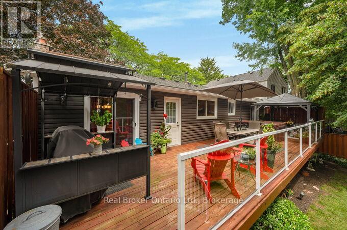 4162 SUTHERLAND CRESCENT - 33