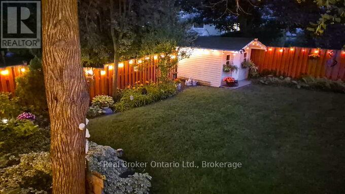 4162 SUTHERLAND CRESCENT - 40
