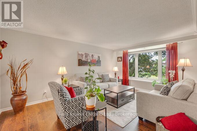 4162 SUTHERLAND CRESCENT - 5