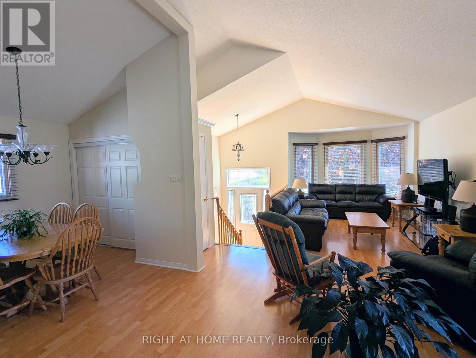 22 DONALD CRESCENT - 16
