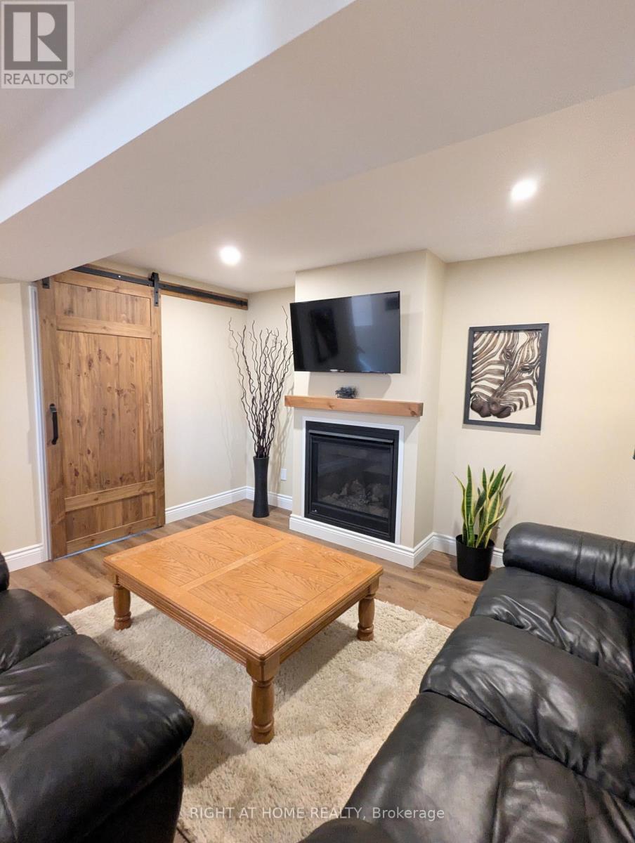 22 DONALD CRESCENT - 30
