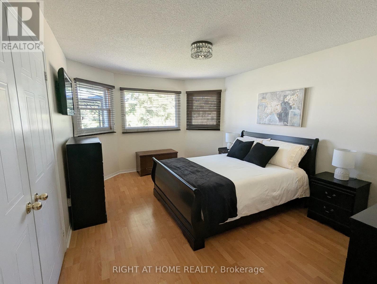 22 DONALD CRESCENT - 23
