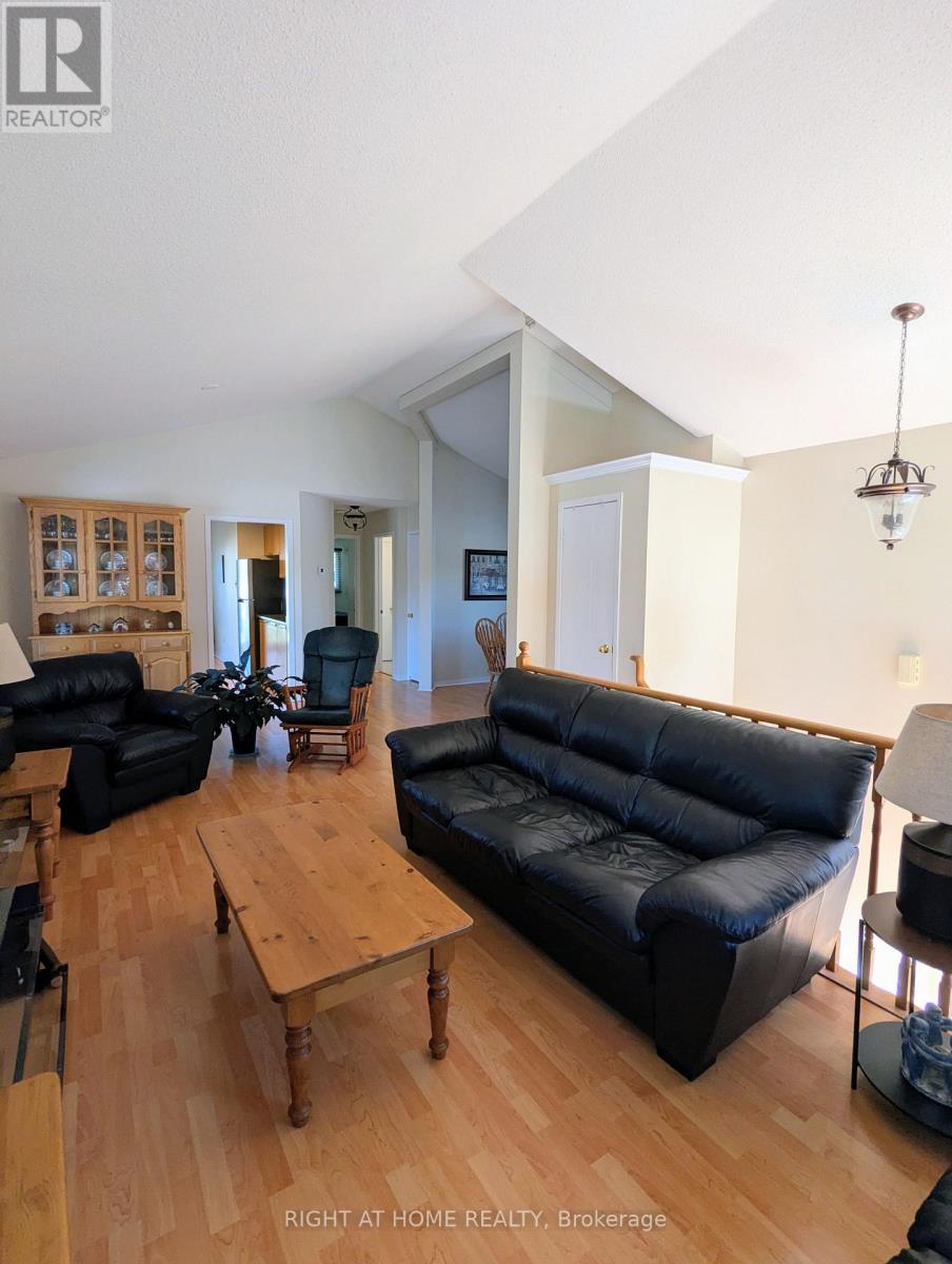 22 DONALD CRESCENT - 17