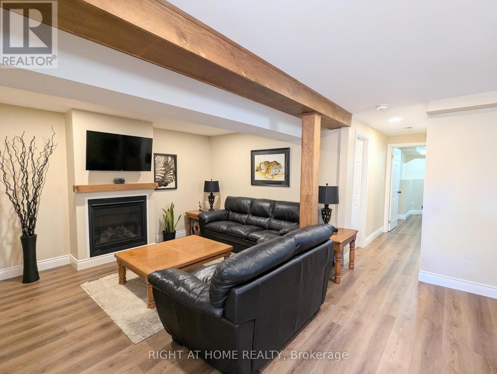 22 DONALD CRESCENT - 28