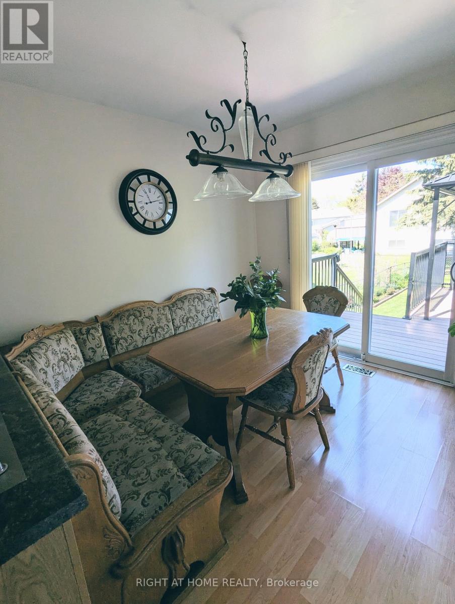 22 DONALD CRESCENT - 22