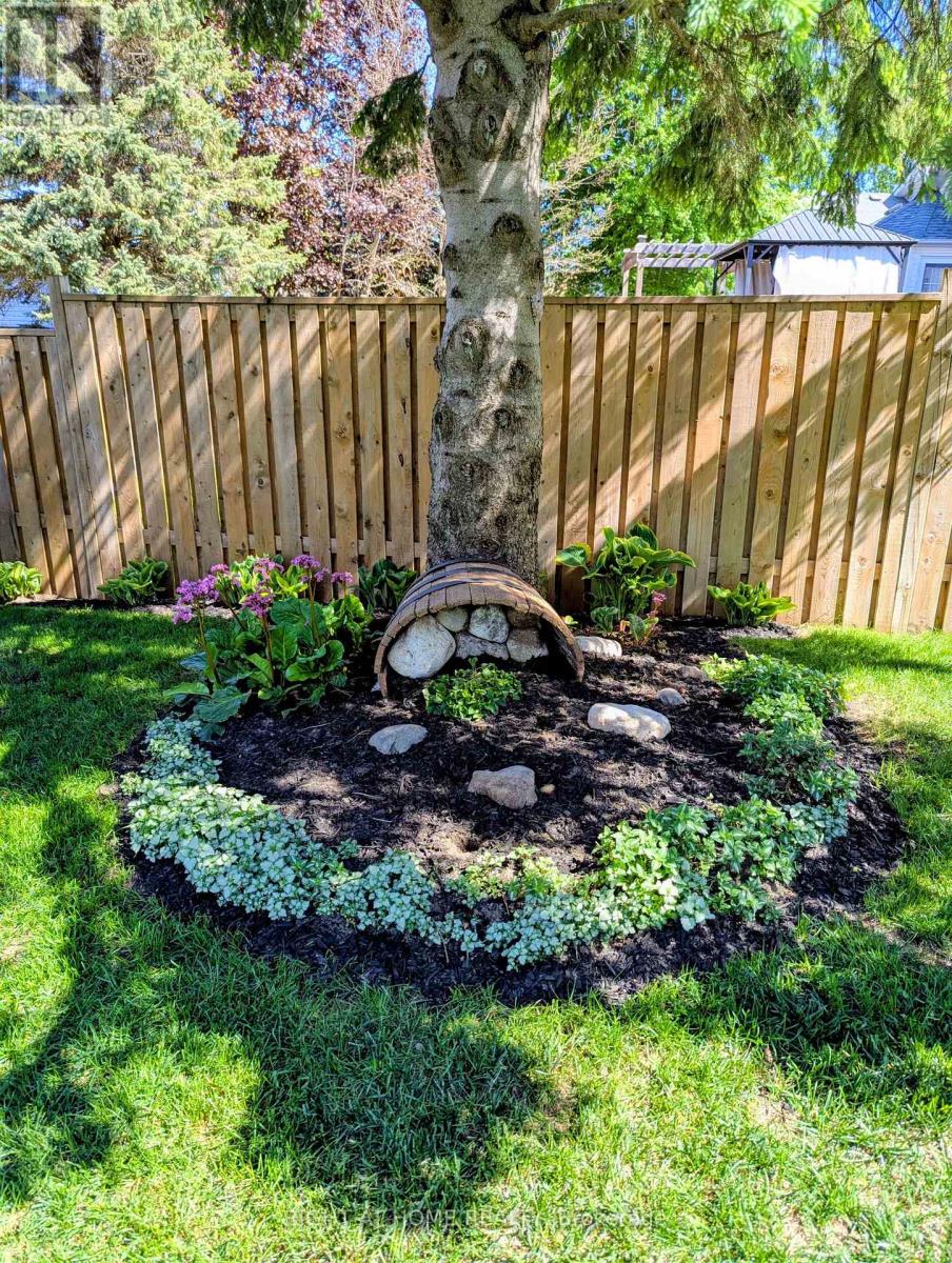 22 DONALD CRESCENT - 7