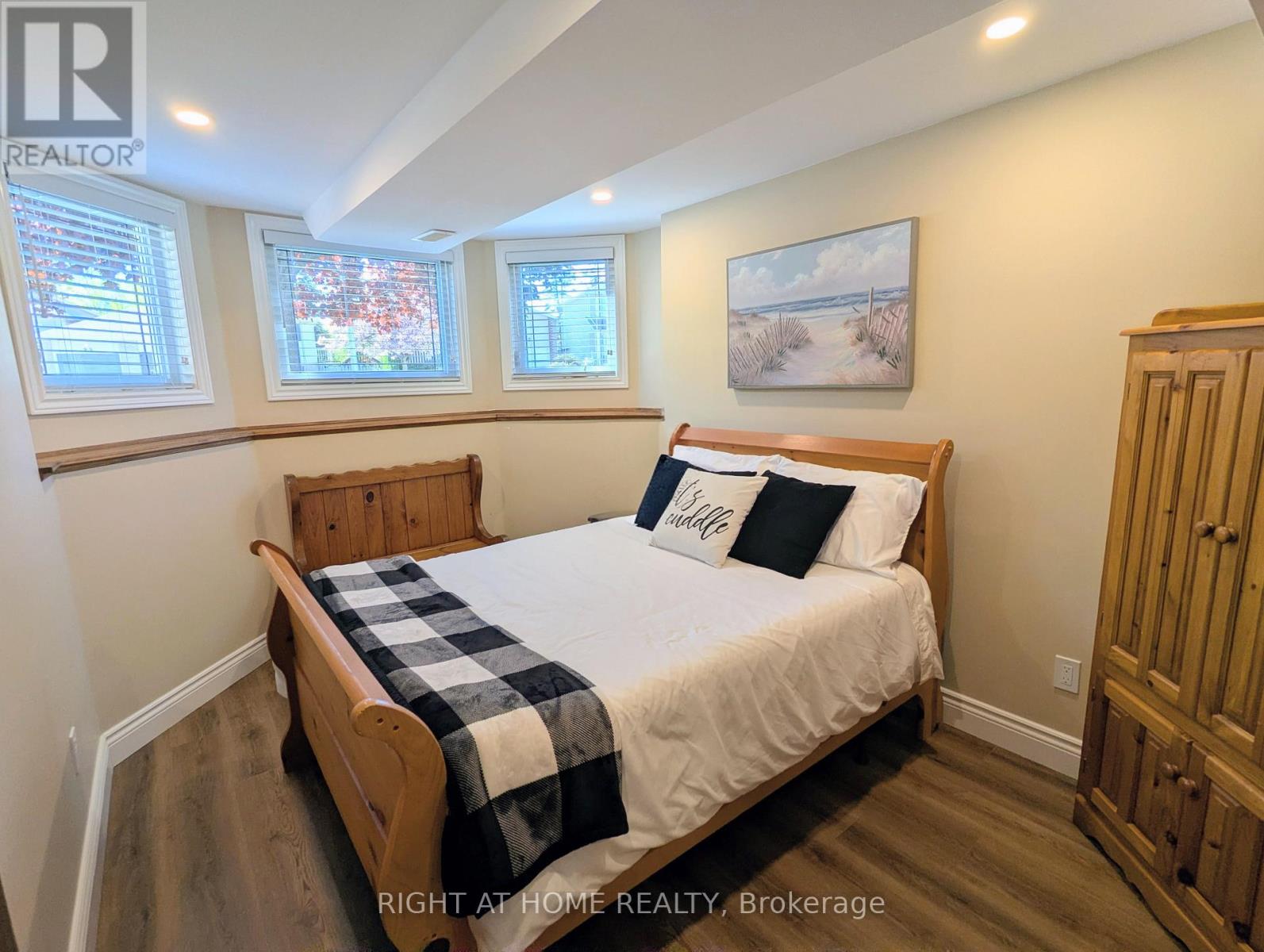 22 DONALD CRESCENT - 26