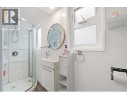 Kitchen - 941 Inskip St, Esquimalt, BC V9A4J6 Photo 10
