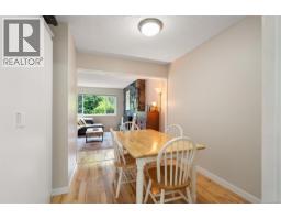 Living room - 941 Inskip St, Esquimalt, BC V9A4J6 Photo 12