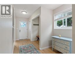 941 Inskip St, Esquimalt, BC V9A4J6 Photo 14