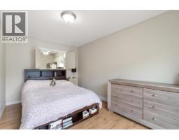 941 Inskip St, Esquimalt, BC V9A4J6 Photo 15