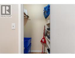 941 Inskip St, Esquimalt, BC V9A4J6 Photo 21
