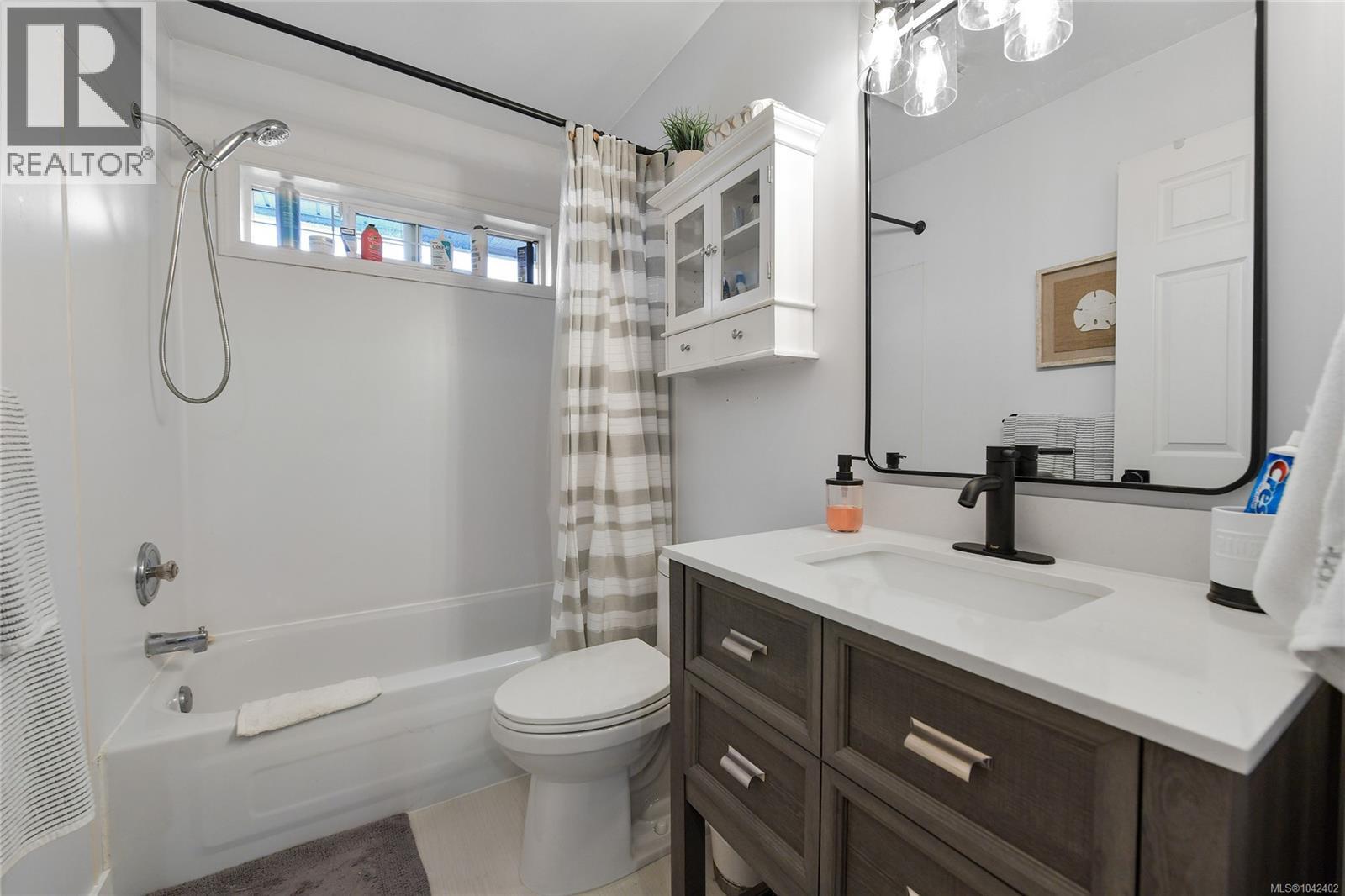 821 Lampson St, Esquimalt