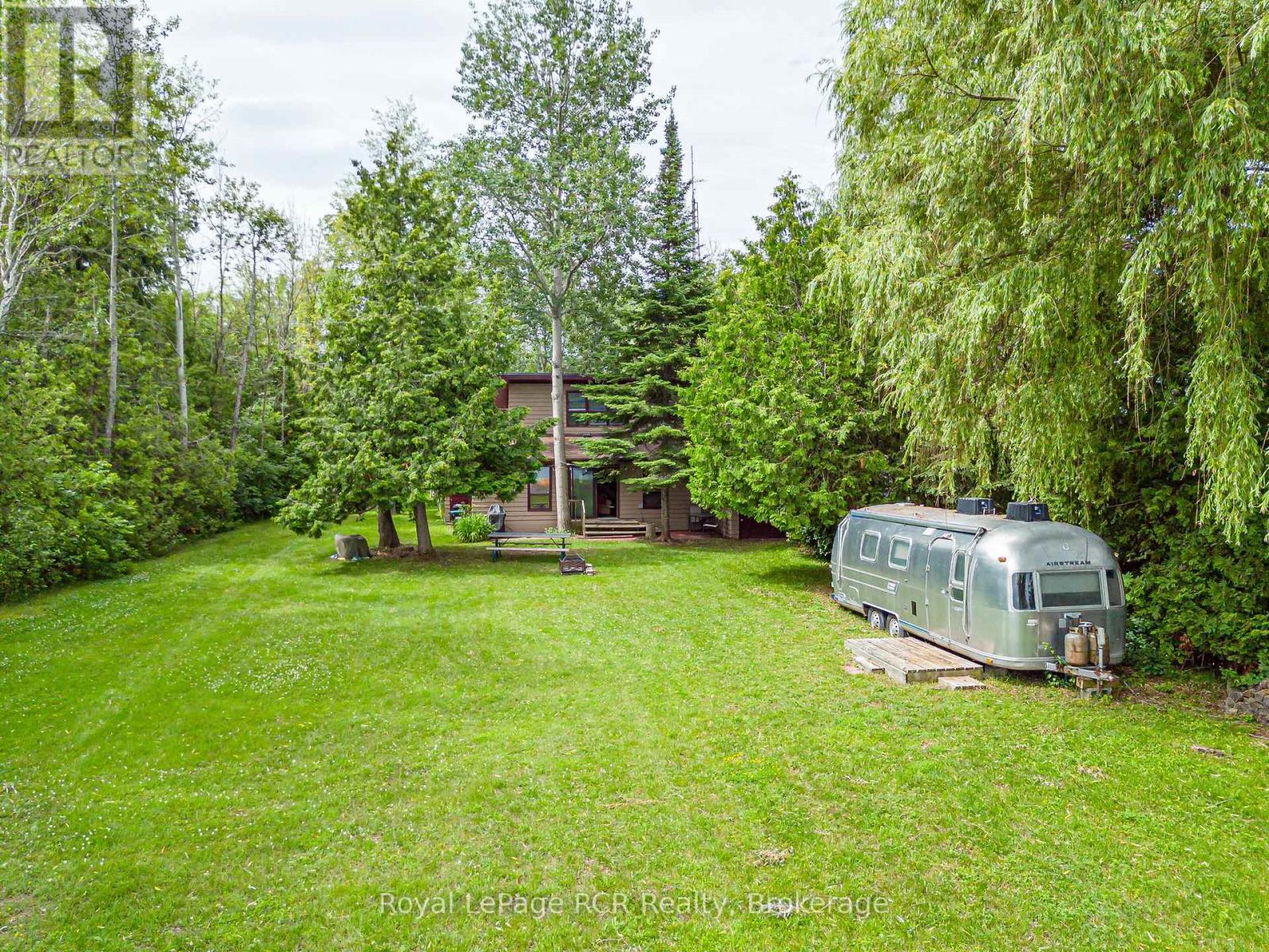 35 GEORGIAN MANOR DRIVE - 34