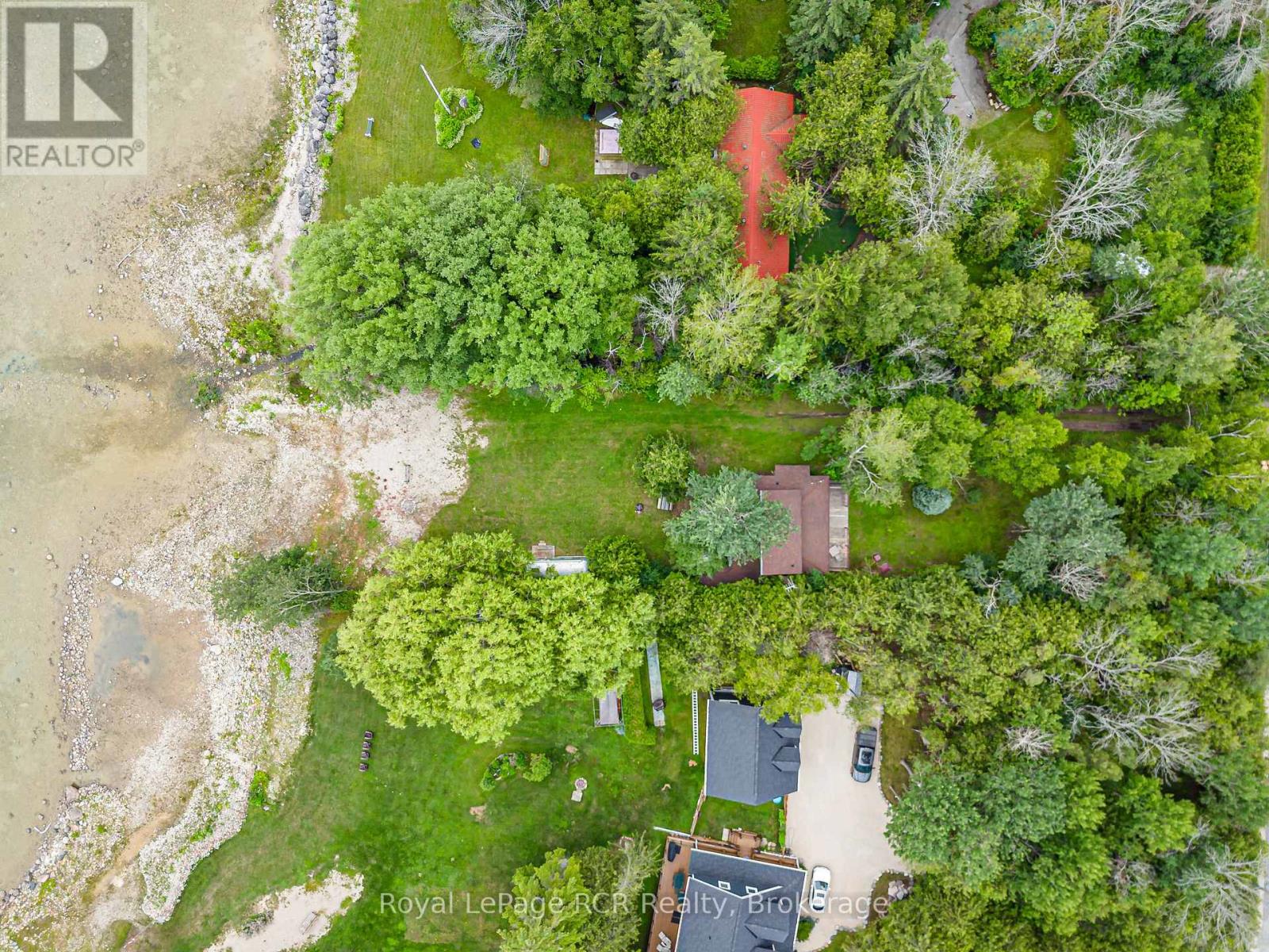 35 GEORGIAN MANOR DRIVE - 36