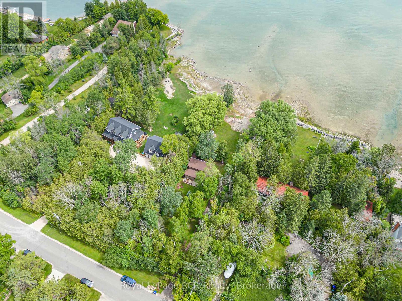 35 GEORGIAN MANOR DRIVE - 38