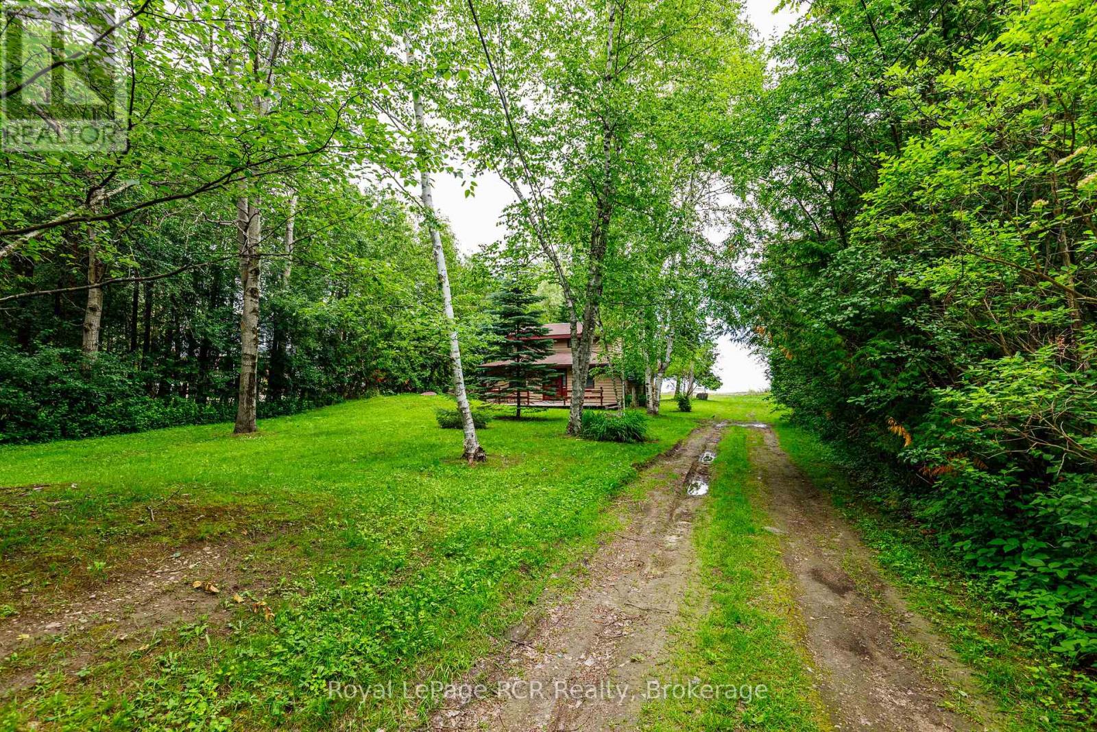35 GEORGIAN MANOR DRIVE - 4